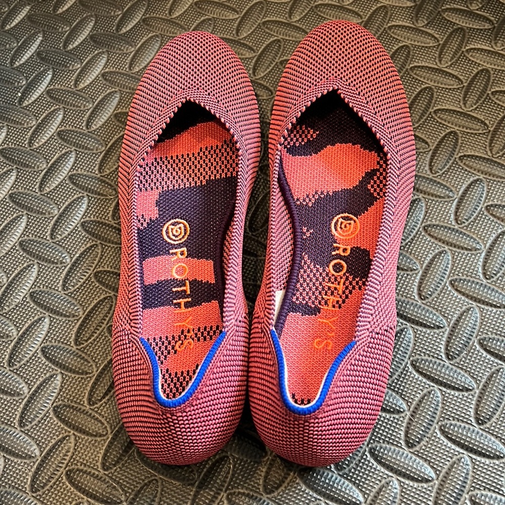 Like new Rothy’s flat in Rose Double Stitch, Size 7.5